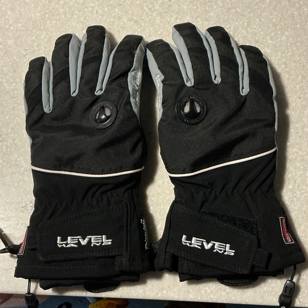 Level Black and Gray Gloves